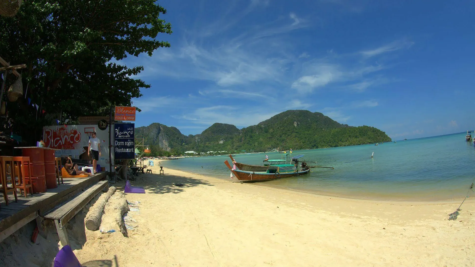 Hotel Blanco Dorm Room & Restaurant Ko Phi Phi