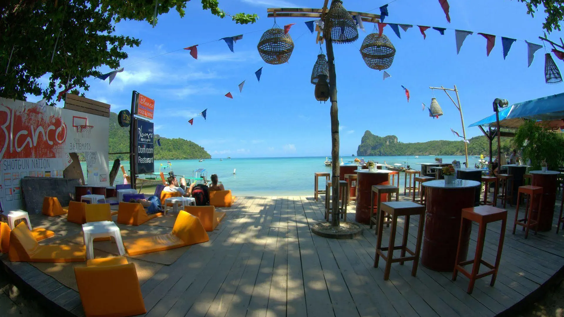 Blanco Dorm Room & Restaurant Ko Phi Phi