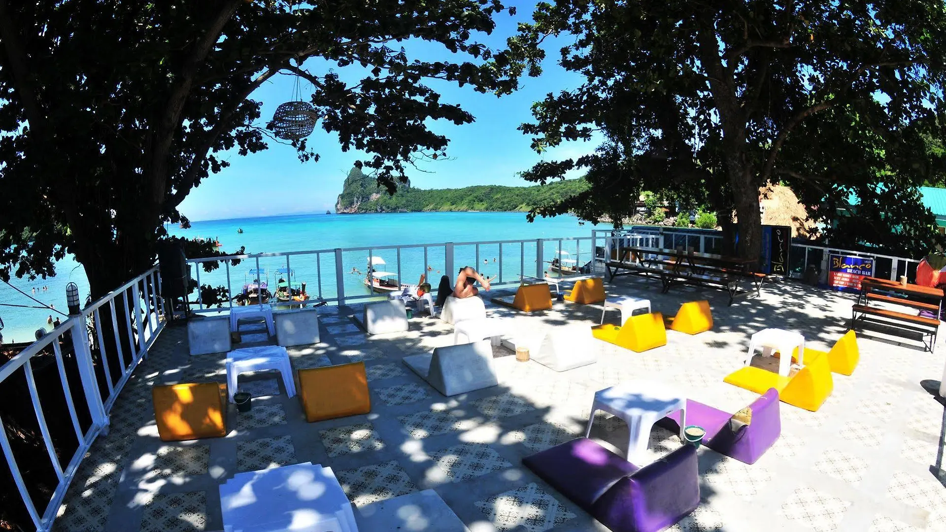 Blanco Dorm Room & Restaurant Ko Phi Phi Hotel