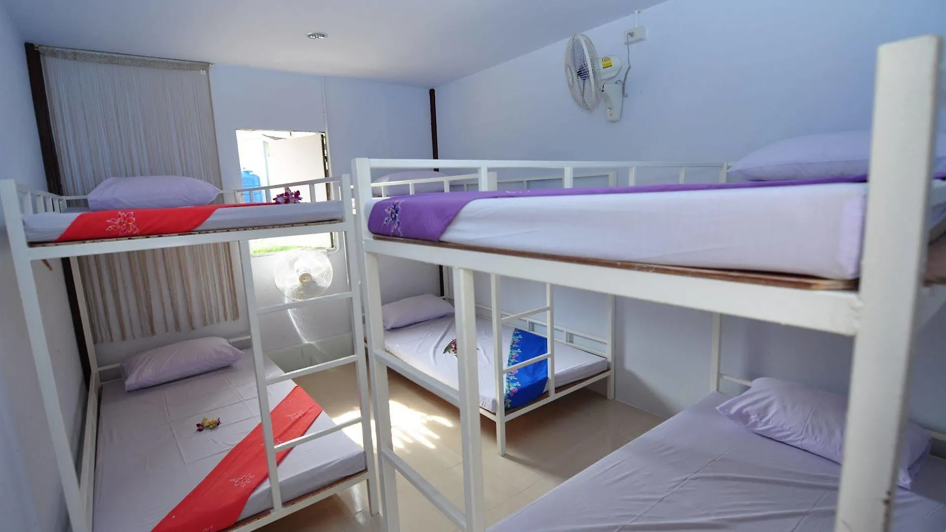 Hotel Blanco Dorm Room & Restaurant Ko Phi Phi