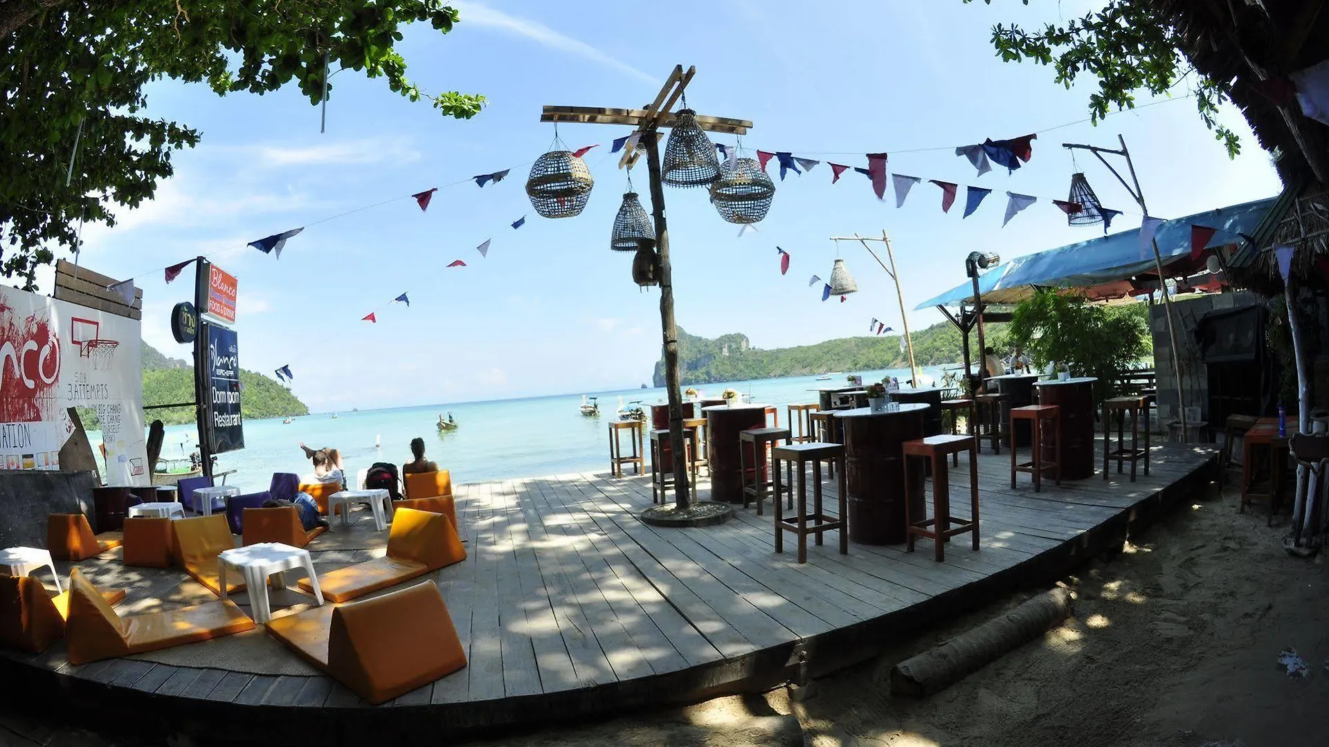 Blanco Dorm Room & Restaurant Ko Phi Phi Thailand