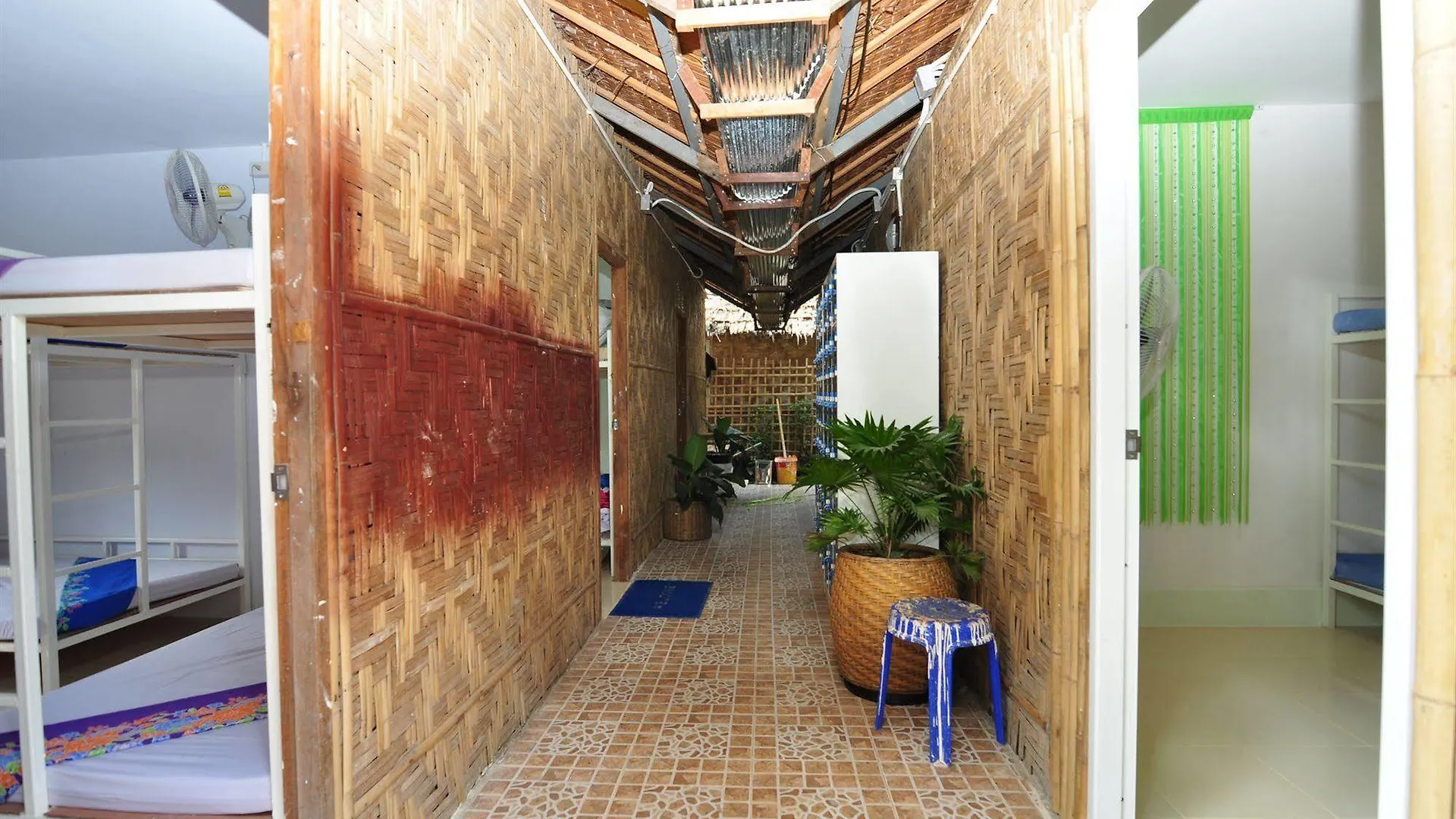 ** Hotel Blanco Dorm Room & Restaurant Ko Phi Phi Thailand